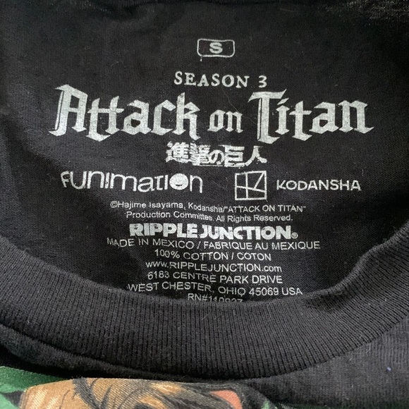 ATTACK on Titan size small T-shirt - Picture 5 of 5